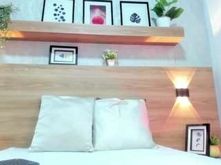 ThaliaWest live cam preview