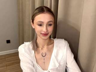 allenakaralis, female webcam model,  years old, on live webcam
