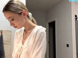 le modèle allenakaralis est en webcam porno dans un show sur le site camsoda, il possède les tags suivants: ahegao,spank,no drinking,normal,orgasm,pov,public,pussy,sexy,skinny,solo,squirter,natural,strip,striptease,tattoos,tease,teen (18+),thin,twerk