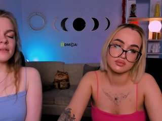 le modèle bekky-blue est en webcam porno dans un show sur le site camsoda, il possède les tags suivants: ahegao,shaved pussy,naked,natural,nature,no drinking,normal,oil,public,pussy,sexy,skinny,lush,smoking,spank,spanking,strip,striptease,tattoos,tease