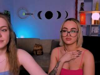 le modèle bekky-blue est en webcam porno dans un show sur le site camsoda, il possède les tags suivants: ahegao,shaved pussy,naked,natural,nature,no drinking,normal,oil,public,pussy,sexy,skinny,lush,smoking,spank,spanking,strip,striptease,tattoos,tease