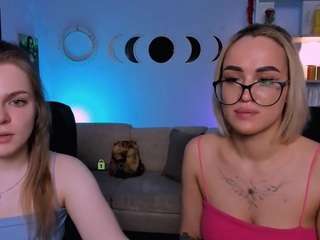 le modèle bekky-blue est en webcam porno dans un show sur le site camsoda, il possède les tags suivants: ahegao,shaved pussy,naked,natural,nature,no drinking,normal,oil,public,pussy,sexy,skinny,lush,smoking,spank,spanking,strip,striptease,tattoos,tease