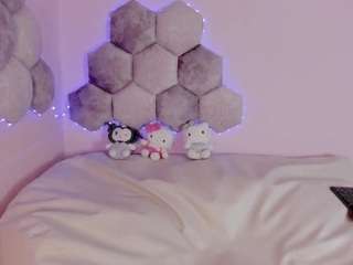 isa-bellmont's CamSoda show and profile