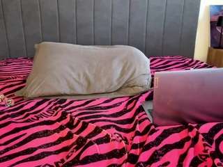 Live webcam model lucywillow on Soda Cams