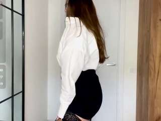 该模特正在直播。 lucywillow