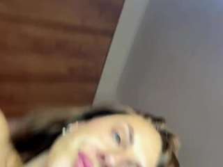 lucywillow live webcam show