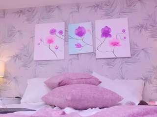 Live webcam model serenafoux on Soda Cams