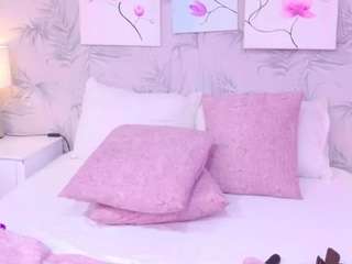 Live webcam model serenafoux on Soda Cams