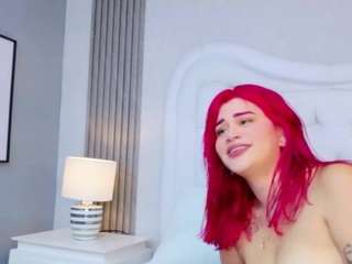 serenafoux, female webcam model,  years old, on live webcam