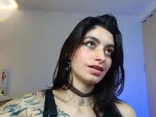 Model ini sedang live sekarang. ambarlee
