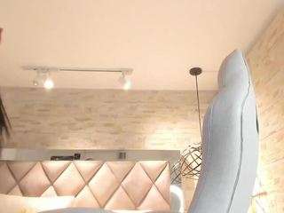 Live webcam model bella-novoaa on Soda Cams