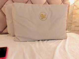 bella-novoaa's CamSoda show and profile