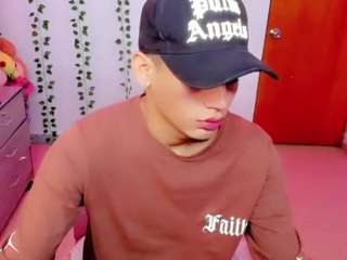 enzo-carter Live Webcam on CamSoda