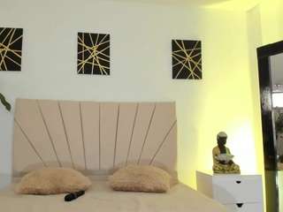 sara-stormy live cam profile