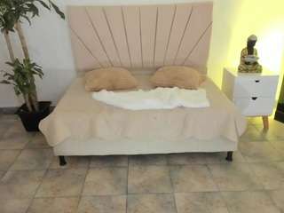 sara-stormy live cam profile