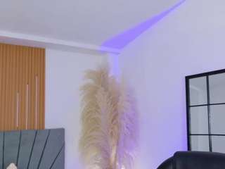 sara-stormy's CamSoda show and profile