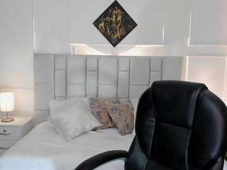 sara-stormy live webcam show