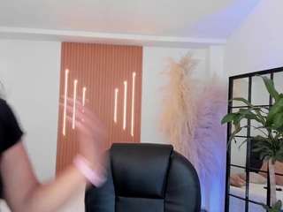 sara-stormy live webcam show