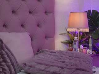 le modèle carinafoxy est en webcam porno dans un show sur le site camsoda, il possède les tags suivants: average,blowjob,drinking,foot fetish,full nudity,handjob,raven hair,smoking,spanking,tittyfuck,hd,small tits