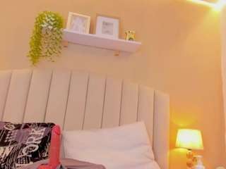 sara-kitten19 live cam profile