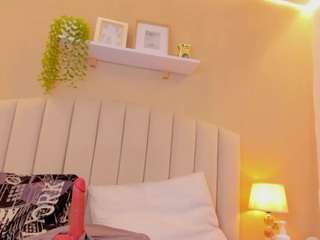 sara-kitten19 live cam profile