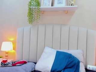 sara-kitten19 live cam profile