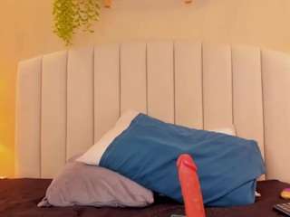 sara-kitten19 Piercings live webcam