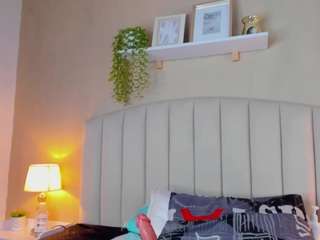 sara-kitten19 live cam profile