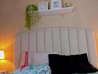 sara-kitten19 live cam profile