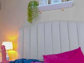 sara-kitten19's CamSoda show and profile