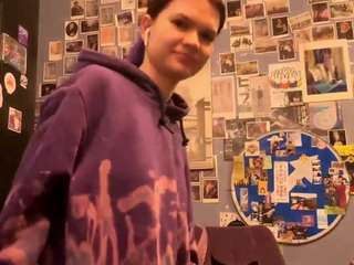 roselyncriton, female webcam model,  years old, on live webcam