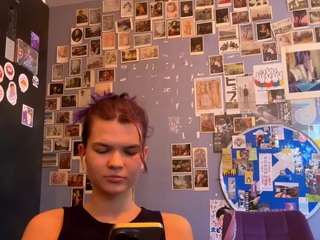 Image 1 of roselyncriton, female webcam model,  years old, on live webcam