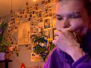 roselyncriton's CamSoda show and profile