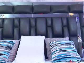 Live webcam model carolinahillss on Soda Cams