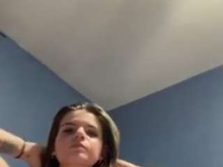 Live webcam model dreamchicky2005 on Soda Cams