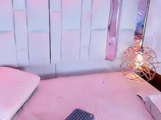 Live webcam model freyavaldi1 on Soda Cams