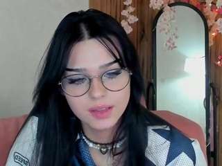 leslie-wholshh, female webcam model,  years old, on live webcam