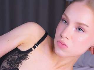 Live webcam model trinatinkle on Soda Cams