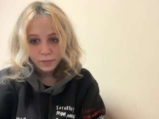 Live webcam model alysestrawn on Soda Cams