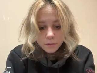 Live webcam model alysestrawn on Soda Cams