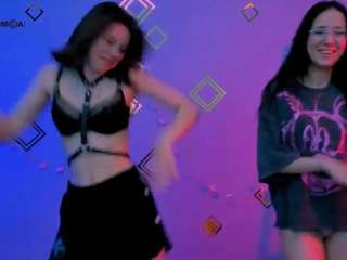 le modèle aria-wild est en webcam porno dans un show sur le site camsoda, il possède les tags suivants: ahegao,natural,teasing,tease,sweet,sph,spank,skinny,pretty,no smoking,no drinking,black hair,nature,mistress,lesbian,fingers,fetish,feet,erotic dance,doggy style