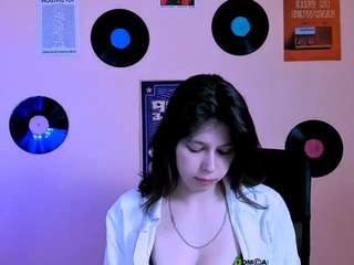 Live cam show with aria-wild