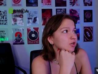 chloe-ley1