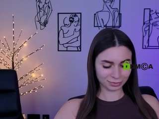 chloe-ley1