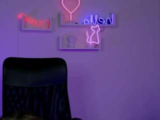 chloe-ley1