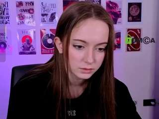 chloe-ley1