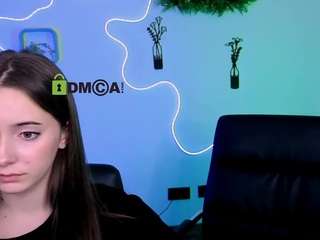 chloe-ley1