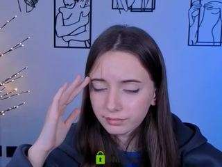 chloe-ley1