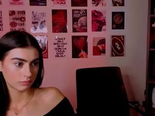 chloe-ley1