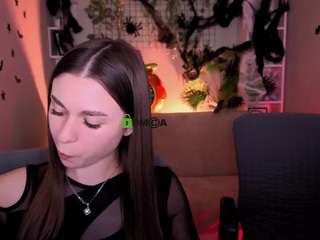 chloe-ley1